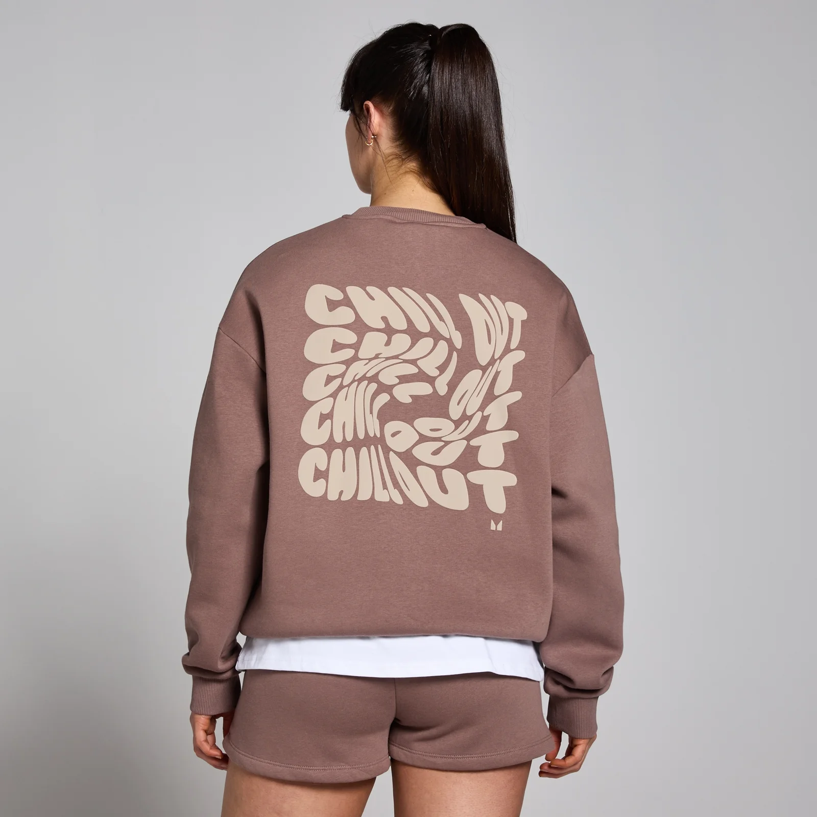 Sudadera extragrande Tempo con estampado gráfico Chill Out para mujer de MP - Avellana - L Imagen 1