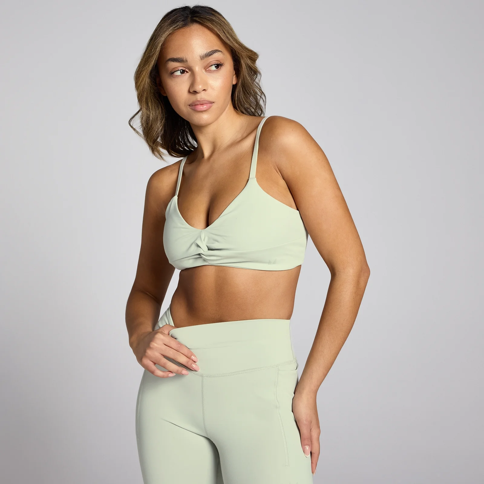 Sujetador deportivo trenzado en la parte delantera Lifestyle para mujer de MP - Verde mineral - M Imagen 1
