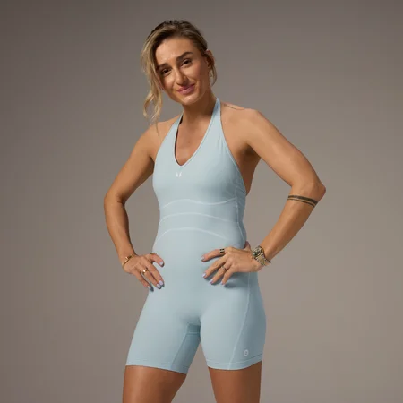 Mono corto con cuello halter en contraste de MP x Tatiana - Azul acero claro