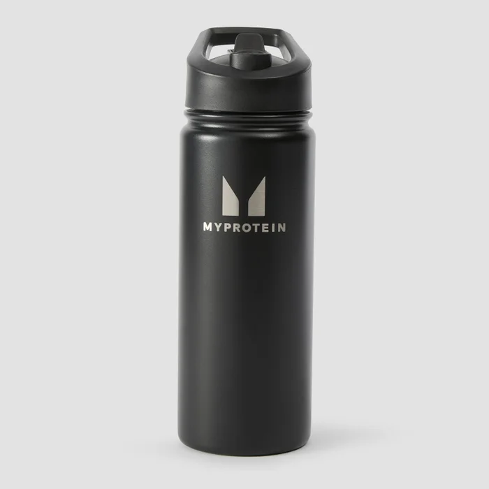 Botella de metal reciclado con pestaña abatible de Myprotein (500 ml) - Negro