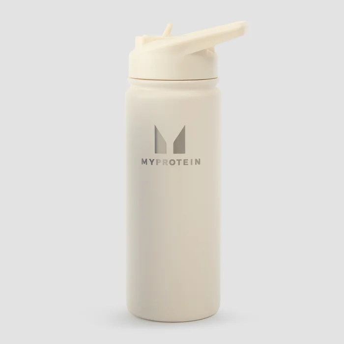 Botella de metal reciclado con pestaña abatible de Myprotein (500 ml) - Crema natural