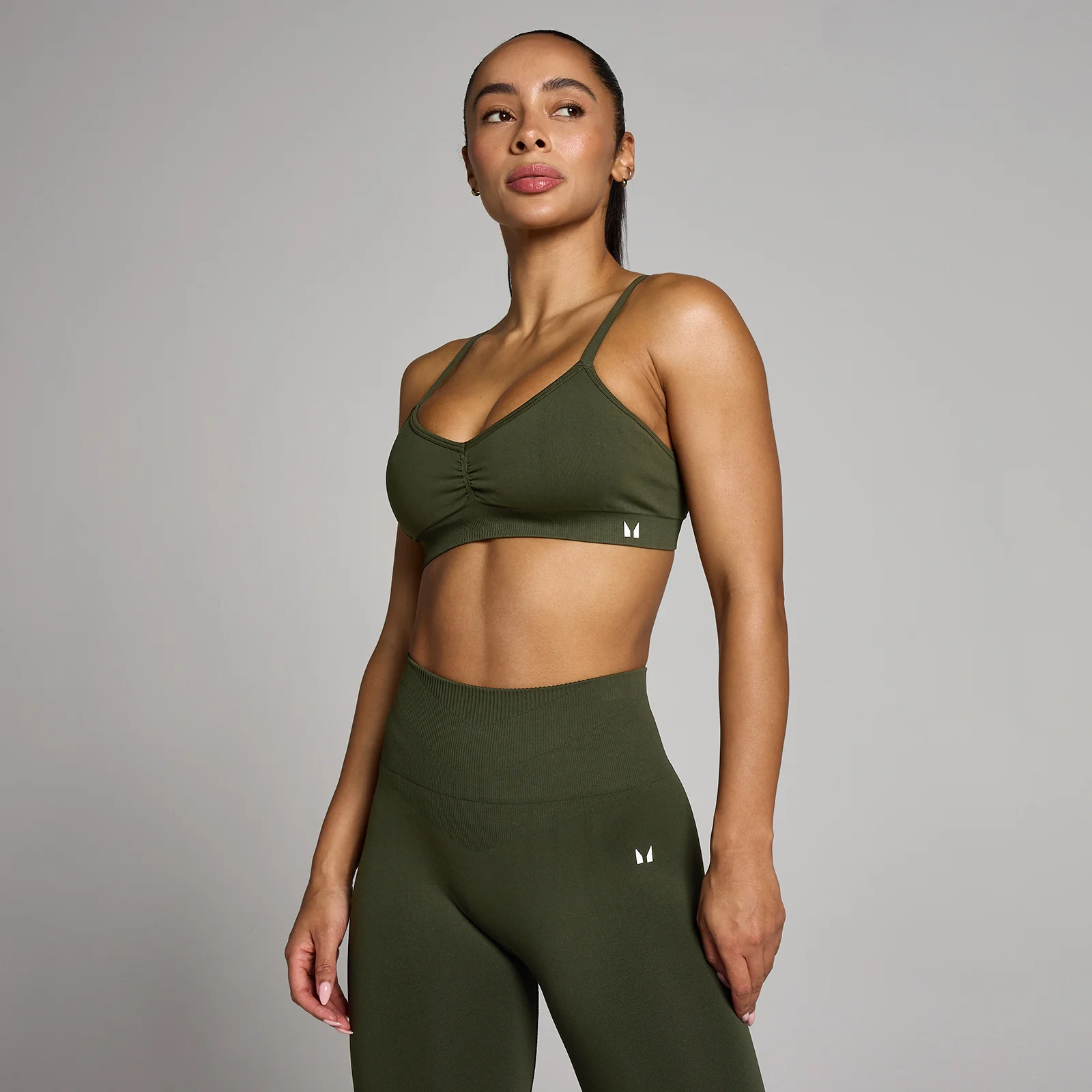 Sujetador deportivo sin costuras con fruncido frontal Tempo para mujer de MP - Verde bosque - XS Imagen 1