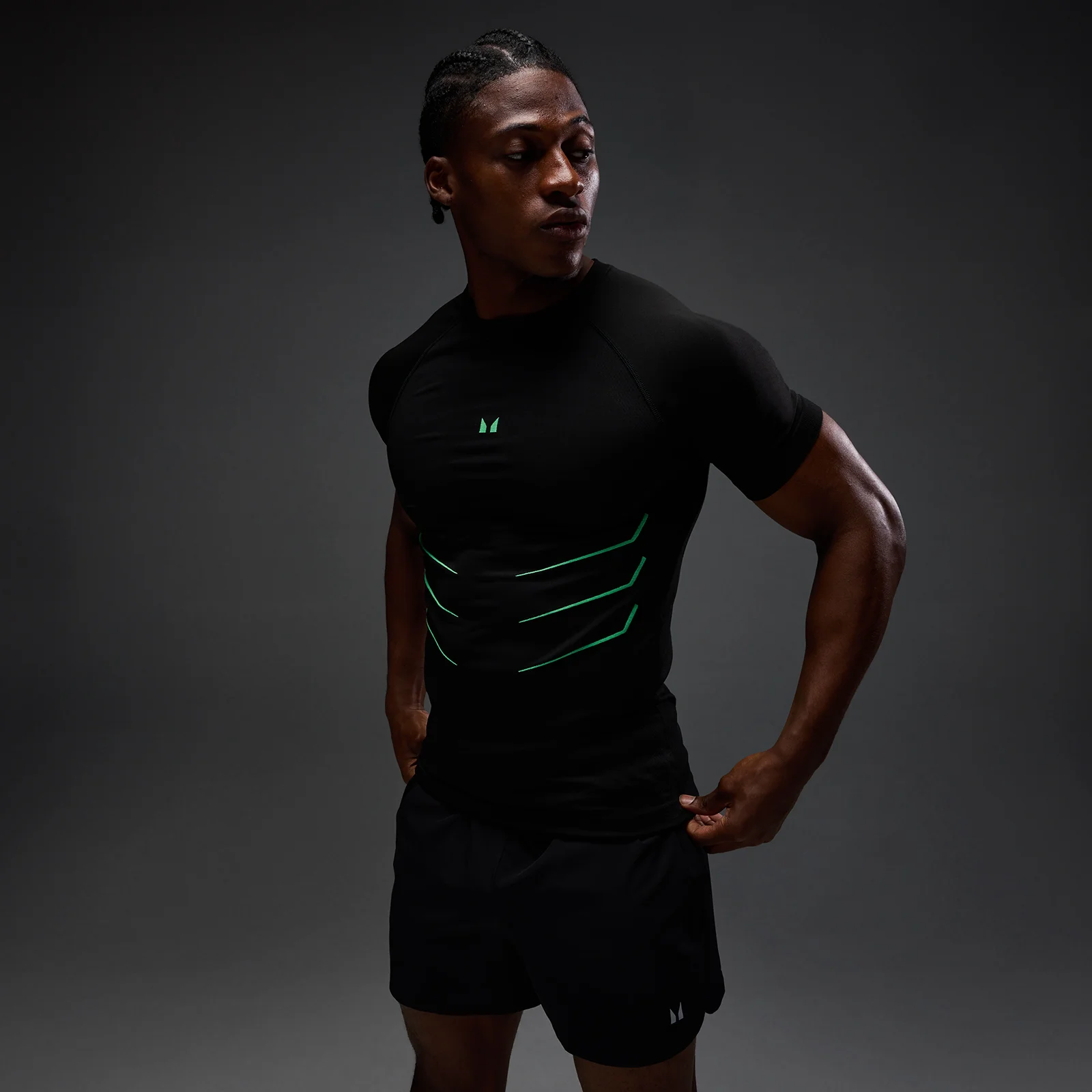 Camiseta sin costuras Muscle Fit Hero para hombre de MP - Negro lavado/Verde alfa - XS Imagen 1