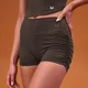 Short Tempo Side Scrunch Booty para mujer de MP - Chocolate
