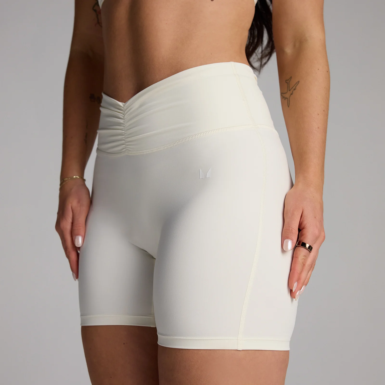 Short con detalle fruncido Tempo para mujer de MP - Coconut - S Imagen 1