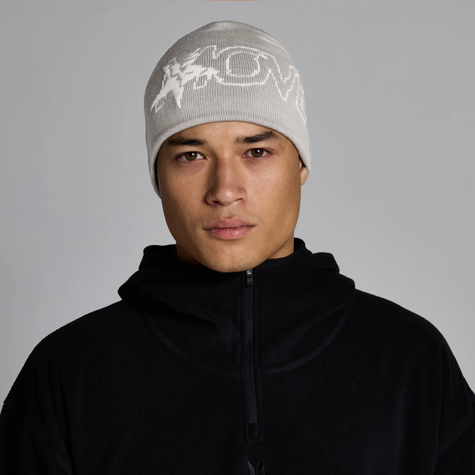 Gorro de punto con gráfico Move Club de MP - Gris sostenido Imagen 1