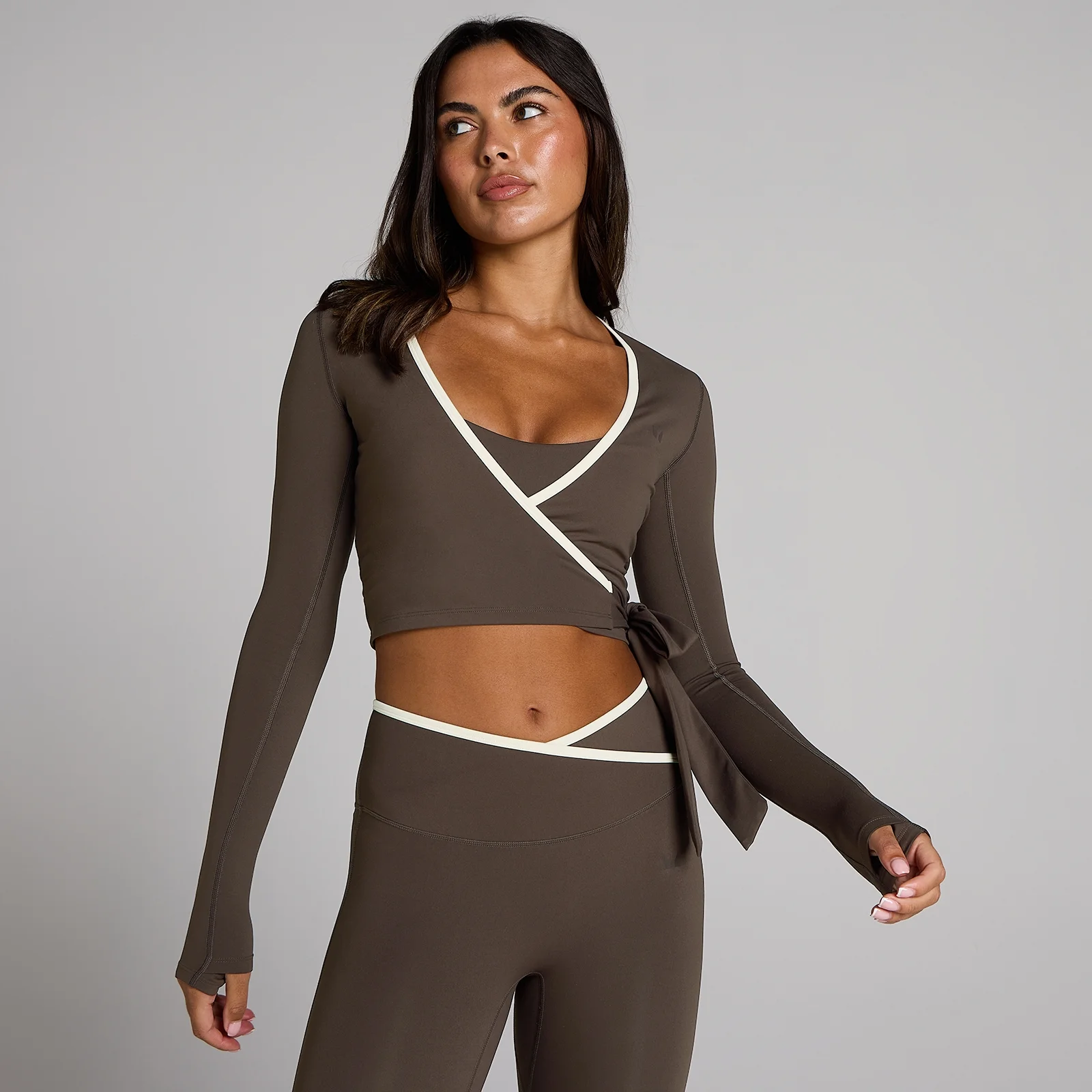 Crop top cruzado Tempo Contrast para mujer de MP - Chocolate - M Imagen 1