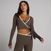 Crop top cruzado Tempo Contrast para mujer de MP - Chocolate