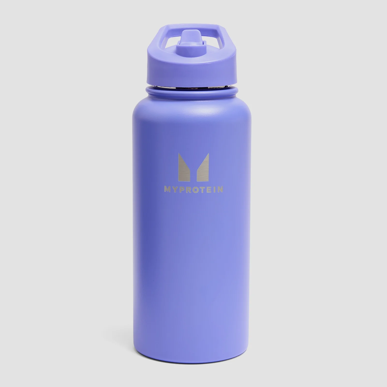 Botella de metal reciclado con pajita abatible de Myprotein 1 L - Índigo intenso Imagen 1